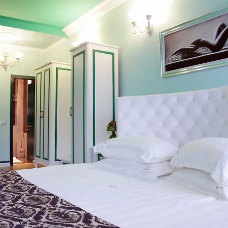 Boutique Fernando 3* Tirana