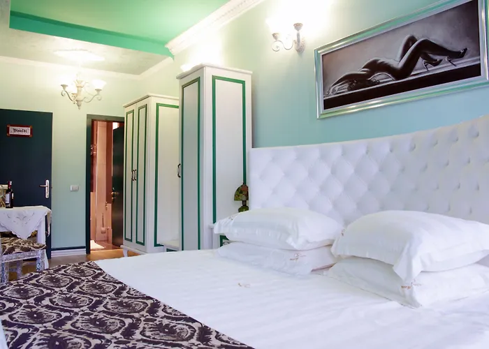 Boutique Fernando 3* Tirana